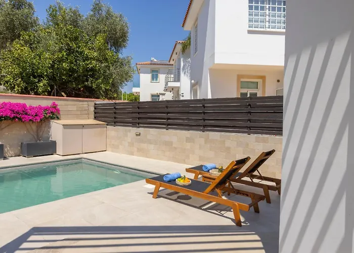 Mesogeios 4 * Protarász