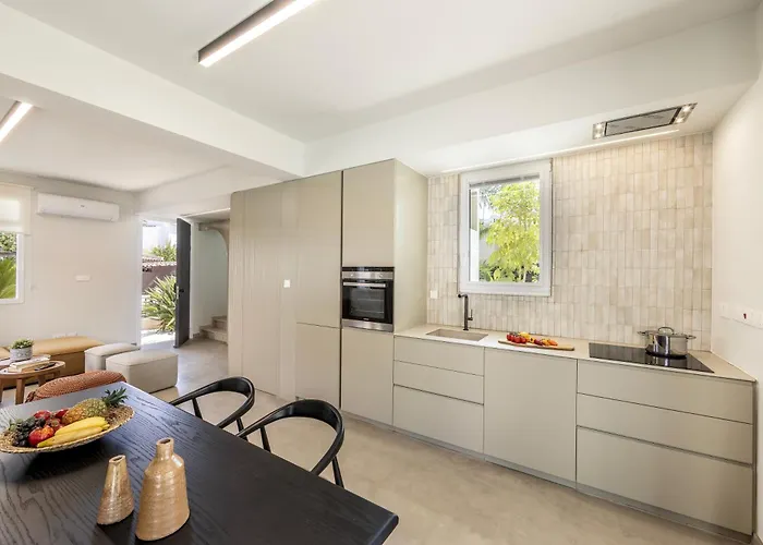 Mesogeios 4 * Protarász